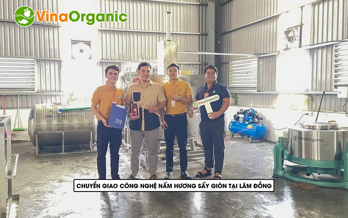 VinaOrganic đã chuyển giao thành công công nghệ và dây chuyền sản xuất snack nấm hương chiên chân không tại Lâm Đồng, góp phần nâng cao giá trị đặc sản địa phương. Dự án này hứa hẹn mang đến những sản phẩm snack nấm hương chất lượng cao, giữ trọn hương vị tự nhiên và giá trị dinh dưỡng, đáp ứng nhu cầu thị trường ngày càng tăng về thực phẩm lành mạnh.