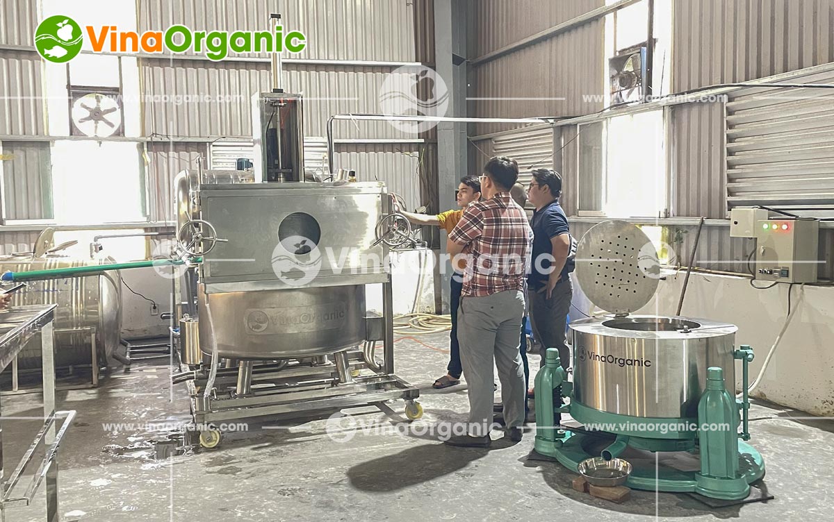 VinaOrganic đã chuyển giao thành công công nghệ và dây chuyền sản xuất snack nấm hương chiên chân không tại Lâm Đồng, góp phần nâng cao giá trị đặc sản địa phương. Dự án này hứa hẹn mang đến những sản phẩm snack nấm hương chất lượng cao, giữ trọn hương vị tự nhiên và giá trị dinh dưỡng, đáp ứng nhu cầu thị trường ngày càng tăng về thực phẩm lành mạnh.