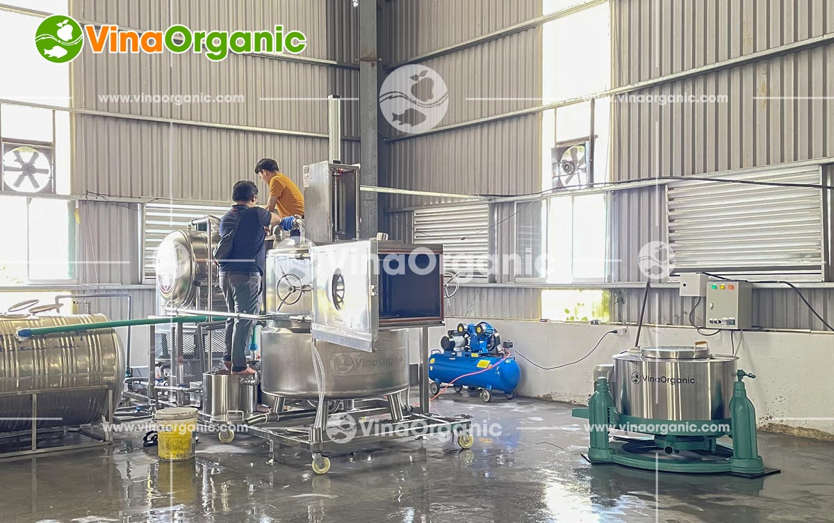 VinaOrganic đã chuyển giao thành công công nghệ và dây chuyền sản xuất snack nấm hương chiên chân không tại Lâm Đồng, góp phần nâng cao giá trị đặc sản địa phương. Dự án này hứa hẹn mang đến những sản phẩm snack nấm hương chất lượng cao, giữ trọn hương vị tự nhiên và giá trị dinh dưỡng, đáp ứng nhu cầu thị trường ngày càng tăng về thực phẩm lành mạnh.