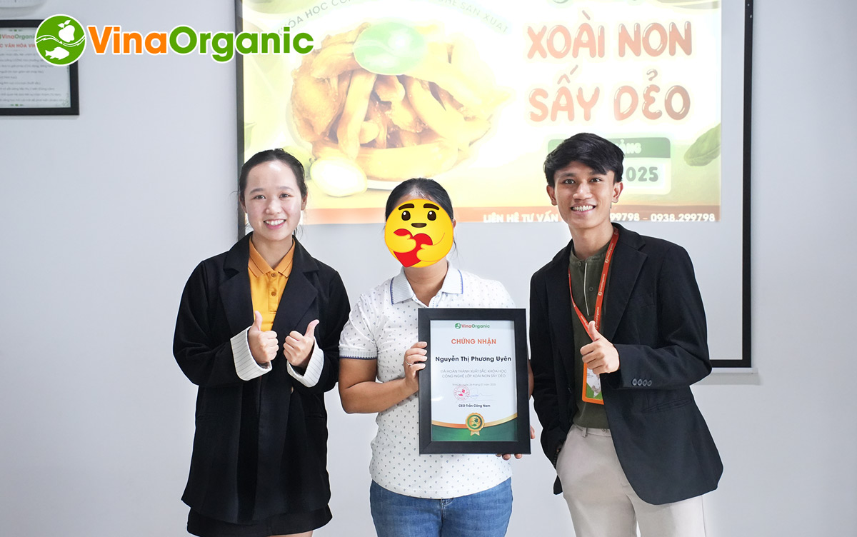 Khóa học Dạy nghề sản xuất Xoài Non Sấy Dẻo của VinaOrganic vừa chính thức khép lại. Hãy cùng nhìn lại những khoảnh khắc của lớp học nhé!