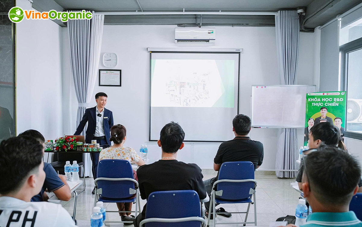 Hãy cùng VinaOrganic tổng kết lại một số hình ảnh của lớp học Khoá học R&D thực chiến trong tháng 6 vừa qua nhé!