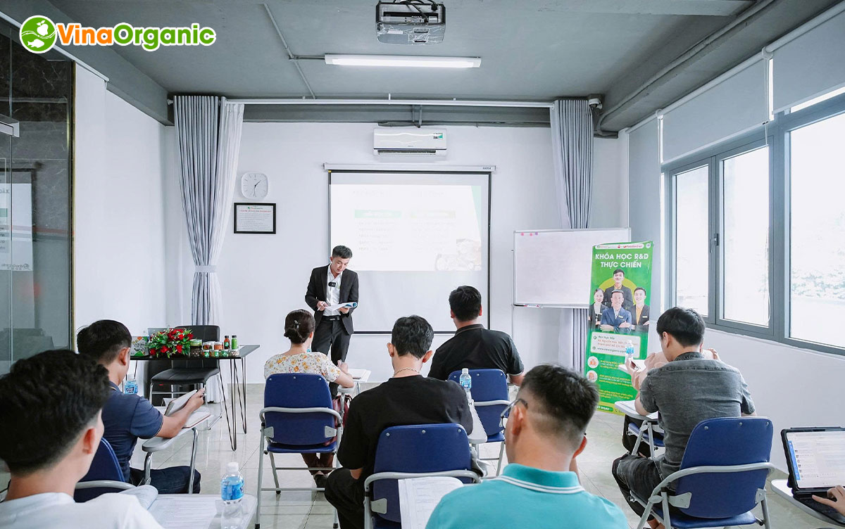 Hãy cùng VinaOrganic tổng kết lại một số hình ảnh của lớp học Khoá học R&D thực chiến trong tháng 6 vừa qua nhé!