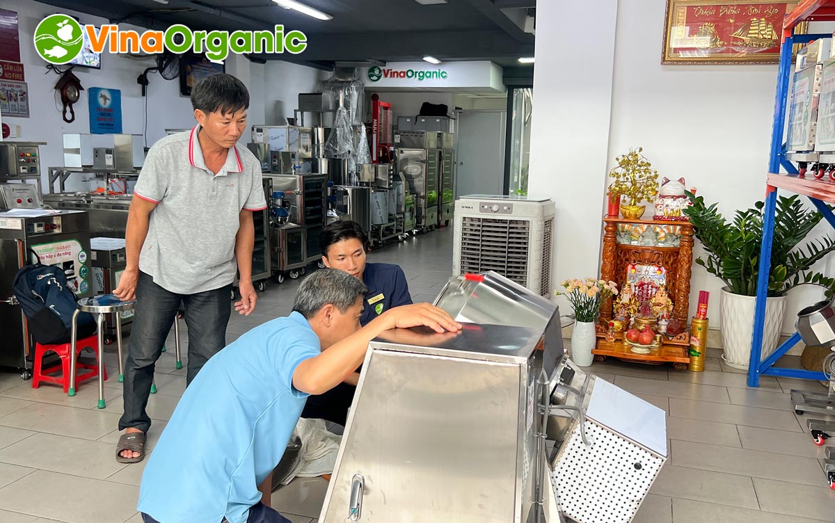 VinaOrganic bàn giao lắp đặt máy vê trộn dạng lục 5kg, giúp trộn nguyên liệu nhanh, đều và đẹp. Liên hệ 0975299798 để được tư vấn chi tiết.