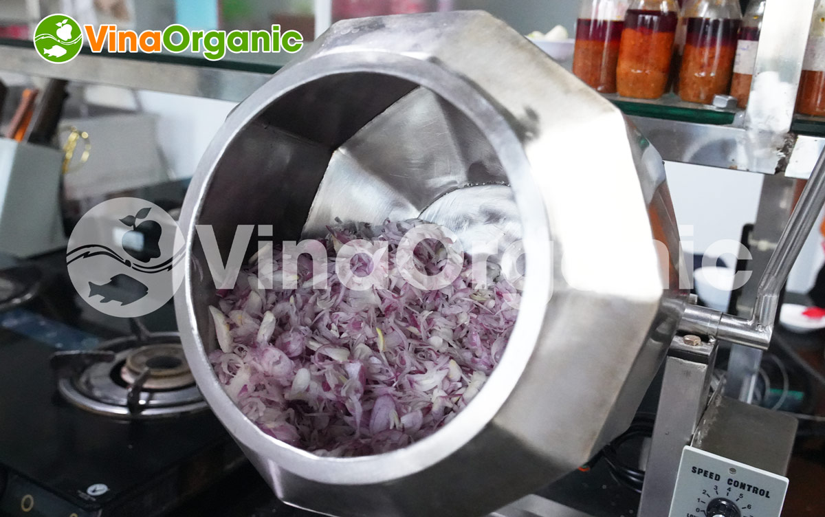 VinaOrganic chuyển giao công nghệ và máy sản xuất Hành phi chiên chân không giòn rụm, thơm ngon. Gọi ngay hotline 0975299798 - 0938299798.