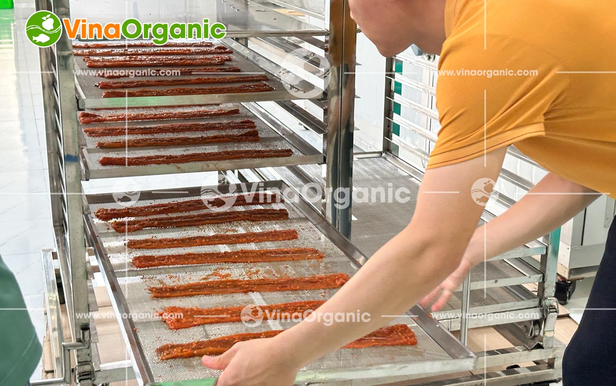VinaOrganic vừa hoàn tất chuyển giao công nghệ sản xuất lươn khô sấy cay - một mặt hàng mới mẻ, đầy tiềm năng, cho một khách hàng tại TP.HCM.