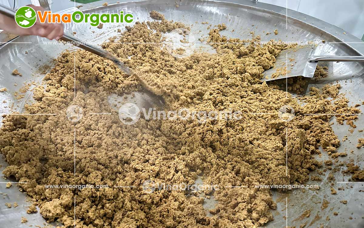 VinaOrganic tự hào là đối tác đồng hành cùng khách hàng tại Hóc Môn trong việc nâng tầm giá trị nông sản. Gần đây, chúng tôi đã hoàn thành việc chuyển giao trọn gói ba công nghệ chế biến lươn độc đáo: Khô lươn sấy cay, Chà bông lươn và Chả lươn.
