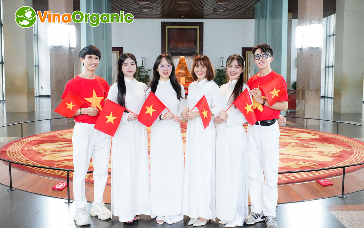 Tập thể cán bộ nhân viên VinaOrganic đã cùng nhau hưởng ứng lễ 2/9 với nhiều hoạt động ý nghĩa vào những ngày thu lịch sử.