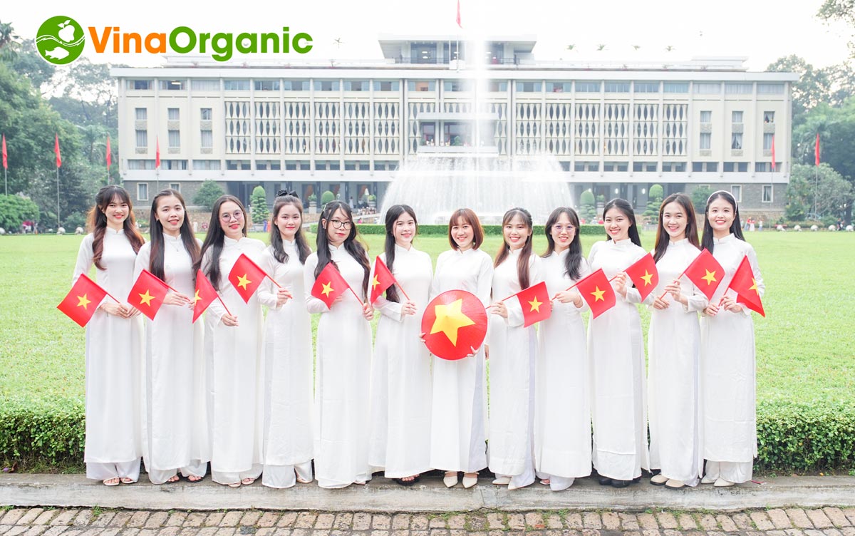 Tập thể cán bộ nhân viên VinaOrganic đã cùng nhau hưởng ứng lễ 2/9 với nhiều hoạt động ý nghĩa vào những ngày thu lịch sử.