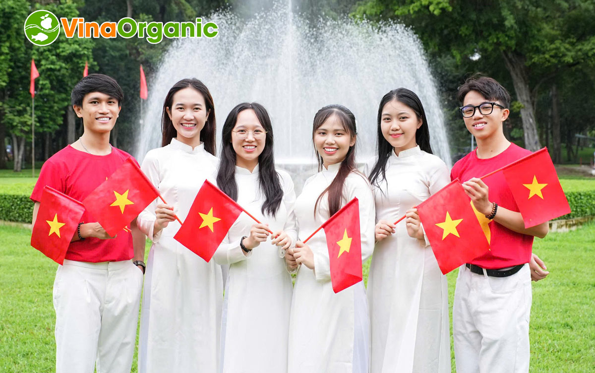Tập thể cán bộ nhân viên VinaOrganic đã cùng nhau hưởng ứng lễ 2/9 với nhiều hoạt động ý nghĩa vào những ngày thu lịch sử.