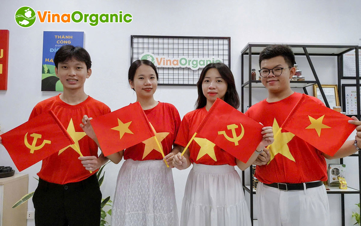 Tập thể cán bộ nhân viên VinaOrganic đã cùng nhau hưởng ứng lễ 2/9 với nhiều hoạt động ý nghĩa vào những ngày thu lịch sử.