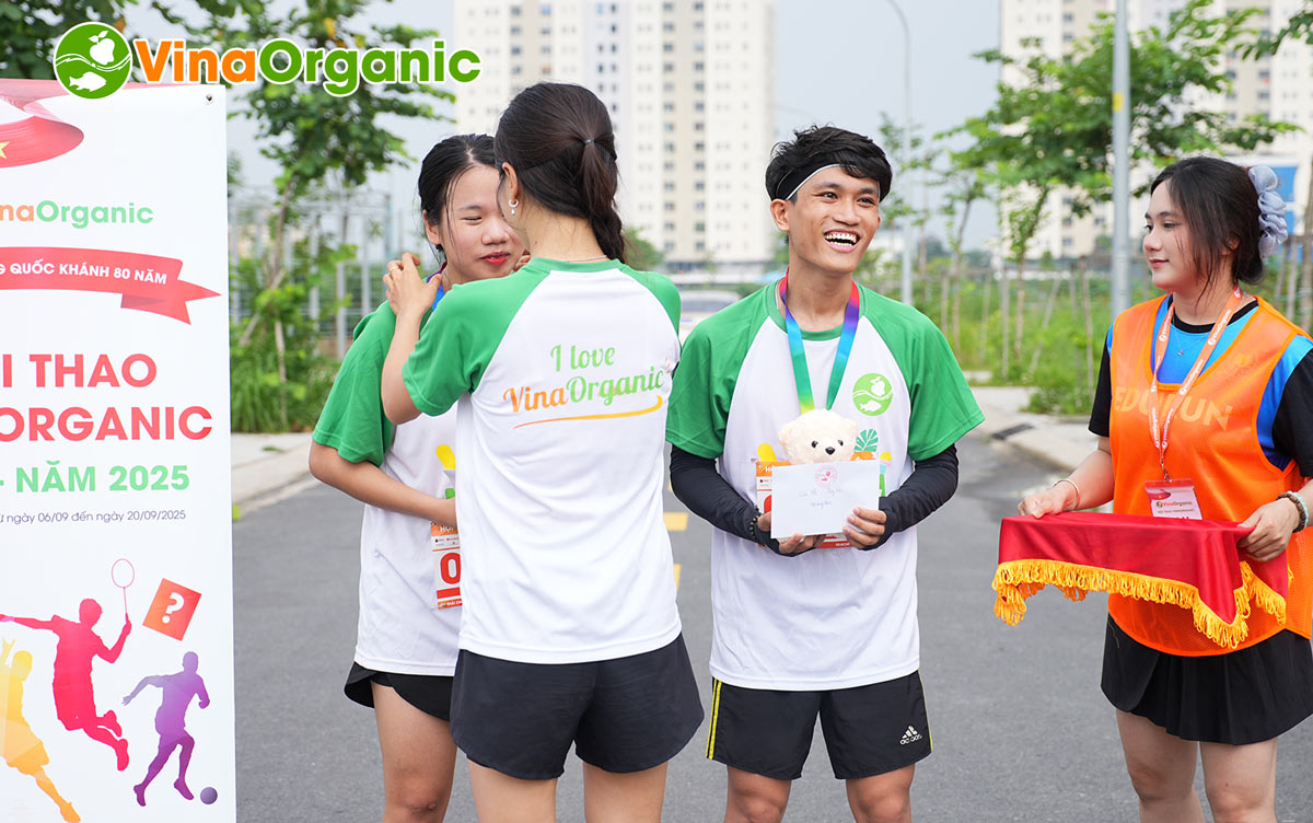 Không khí sáng sớm đã thật sự “nóng hơn bao giờ hết” khi Giải chạy trong khuôn khổ Hội thao VinaOrganic 2025 chính thức khởi tranh