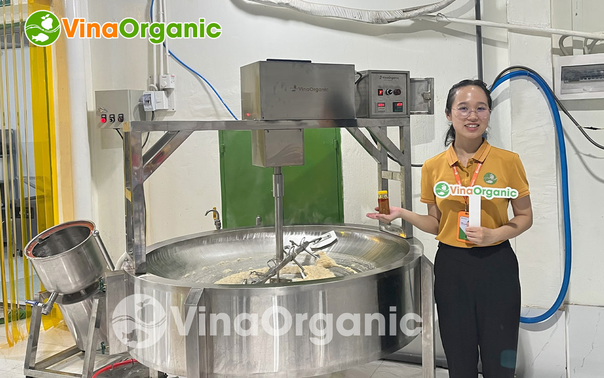 Sate tôm không chỉ là một loại gia vị thông thường, mà còn là chìa khóa nâng tầm hương vị cho mọi món ăn. Công nghệ sản xuất Sate tôm độc quyền từ VinaOrganic mang đến sự kết hợp hoàn hảo giữa vị cay, mặn hài hòa cùng hương thơm nồng quyến rũ đặc trưng.