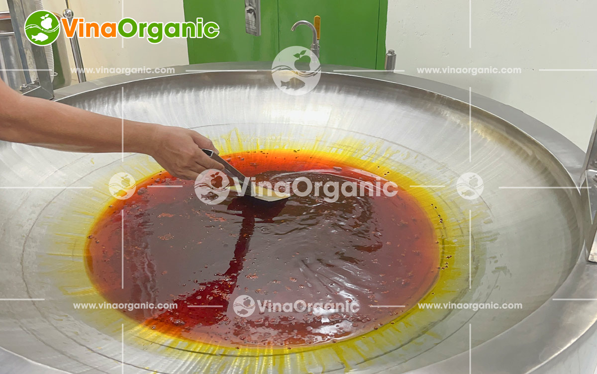 Sate tôm không chỉ là một loại gia vị thông thường, mà còn là chìa khóa nâng tầm hương vị cho mọi món ăn. Công nghệ sản xuất Sate tôm độc quyền từ VinaOrganic mang đến sự kết hợp hoàn hảo giữa vị cay, mặn hài hòa cùng hương thơm nồng quyến rũ đặc trưng.