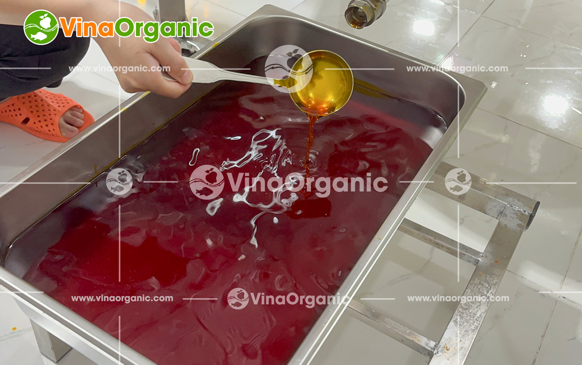 Sate tôm không chỉ là một loại gia vị thông thường, mà còn là chìa khóa nâng tầm hương vị cho mọi món ăn. Công nghệ sản xuất Sate tôm độc quyền từ VinaOrganic mang đến sự kết hợp hoàn hảo giữa vị cay, mặn hài hòa cùng hương thơm nồng quyến rũ đặc trưng.