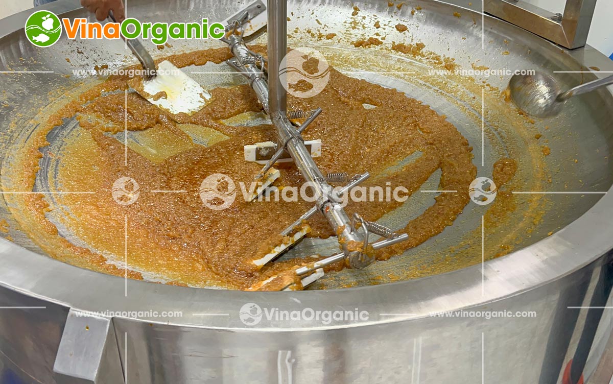 Sate tôm không chỉ là một loại gia vị thông thường, mà còn là chìa khóa nâng tầm hương vị cho mọi món ăn. Công nghệ sản xuất Sate tôm độc quyền từ VinaOrganic mang đến sự kết hợp hoàn hảo giữa vị cay, mặn hài hòa cùng hương thơm nồng quyến rũ đặc trưng.