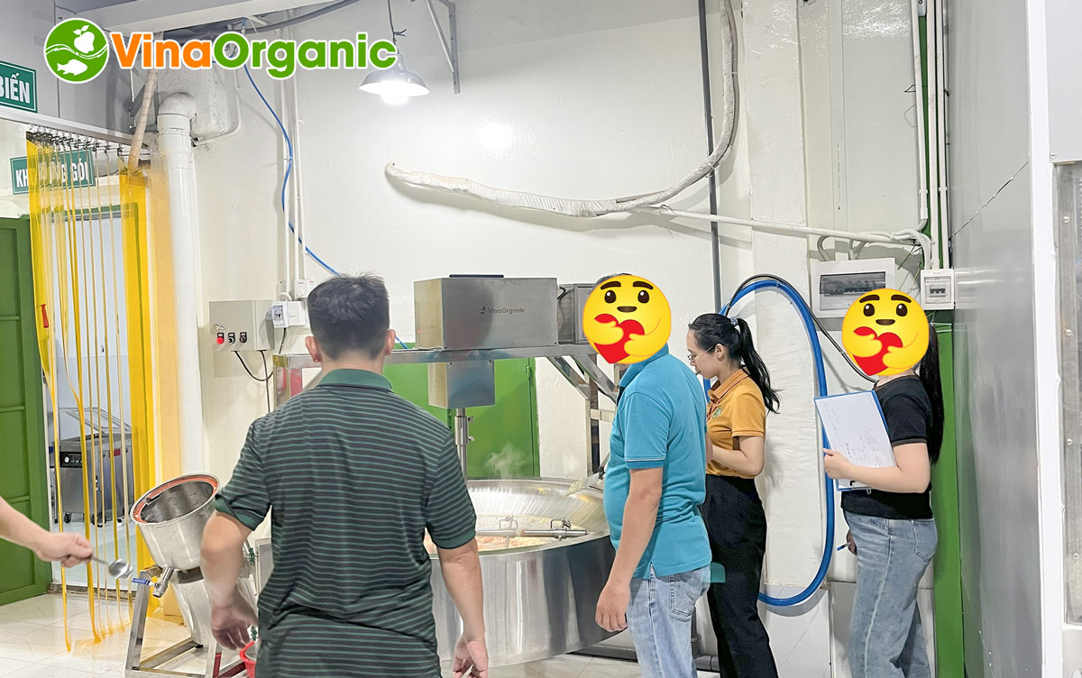 Sate tôm không chỉ là một loại gia vị thông thường, mà còn là chìa khóa nâng tầm hương vị cho mọi món ăn. Công nghệ sản xuất Sate tôm độc quyền từ VinaOrganic mang đến sự kết hợp hoàn hảo giữa vị cay, mặn hài hòa cùng hương thơm nồng quyến rũ đặc trưng.