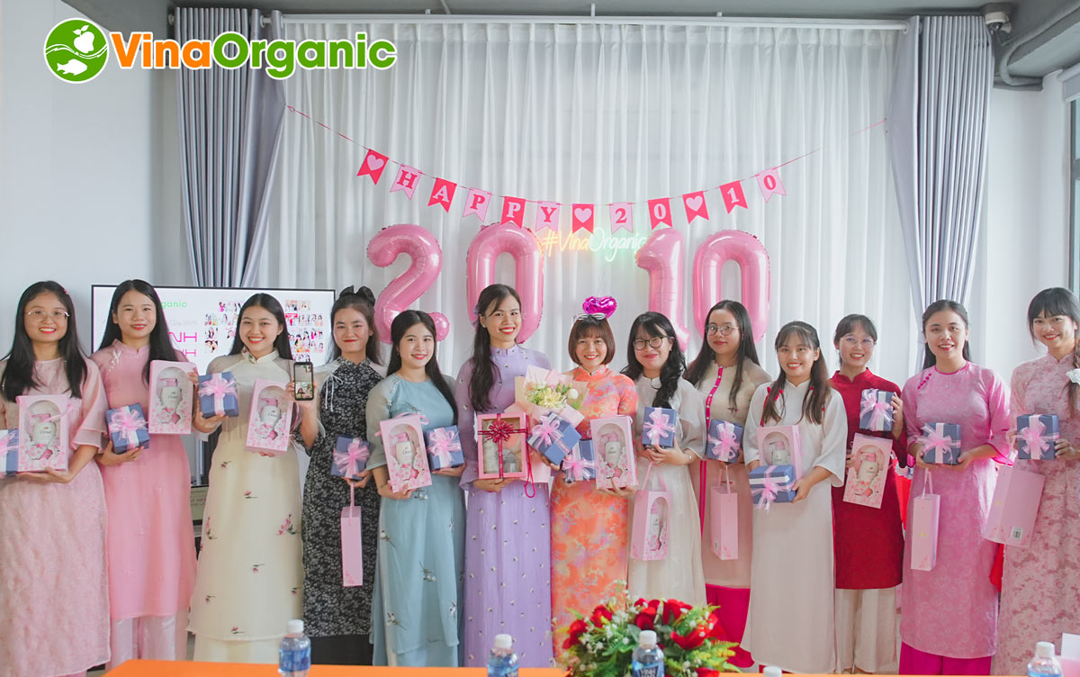 VinaOrganic đã tổ chức buổi lễ thân mật và đầy ý nghĩa để tri ân những "bông hoa đẹp" của đại gia đình mình nhân dịp ngày Phụ nữ Việt Nam