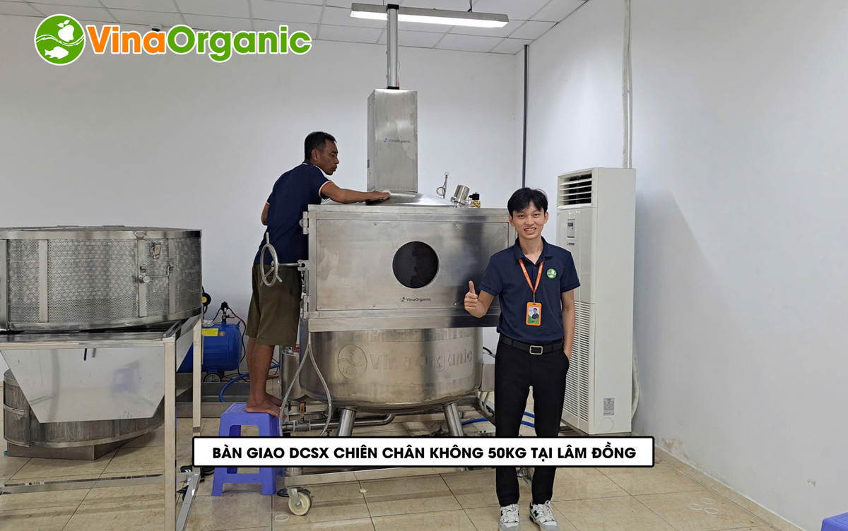 Vừa qua, VinaOrganic đã có mặt tại Lâm Đồng để lắp đặt và hướng dẫn vận hành Dây chuyền máy chiên chân không 50kg cho khách hàng