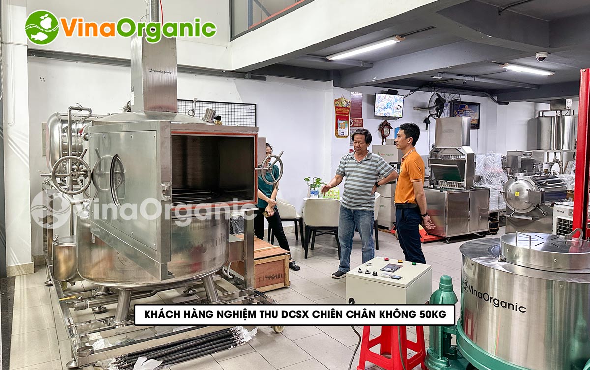 Vừa qua, VinaOrganic đã có mặt tại Lâm Đồng để lắp đặt và hướng dẫn vận hành Dây chuyền máy chiên chân không 50kg cho khách hàng